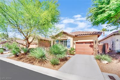 10339 Hawks Wing Street, House other with 3 bedrooms, 2 bathrooms and null parking in Las Vegas NV | Image 3