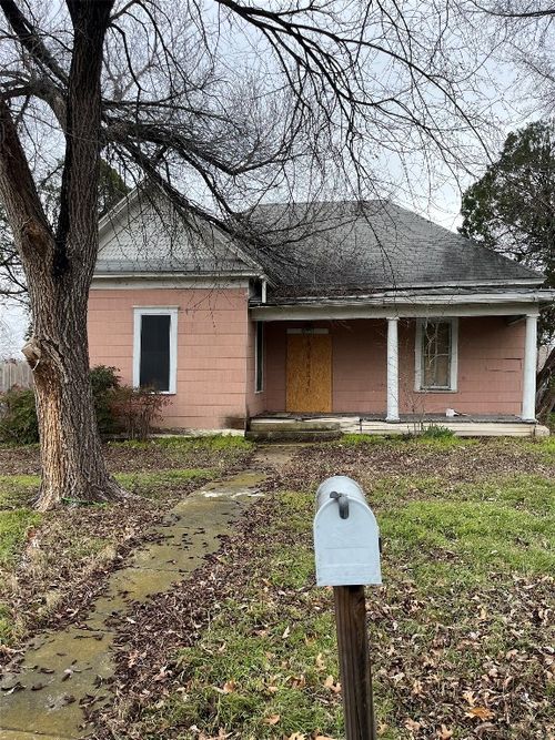 620 Washburn St, Taylor, TX, 76574-3671 | Card Image