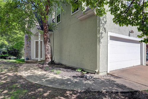9147 Boehm Dr, Lenexa, KS, 66219-2195 | Card Image