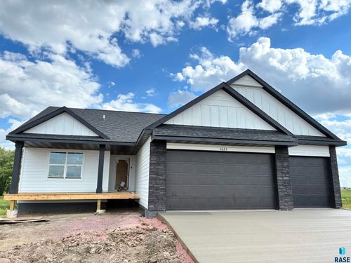5625 E Ashwood Cir Circle, Sioux Falls, SD, 57108 | Card Image