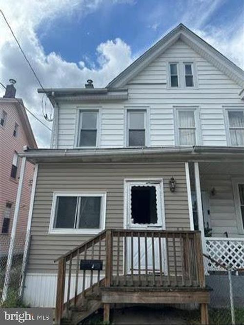 428 N Chestnut St, Mount Carmel, PA, 17851-1506 | Card Image