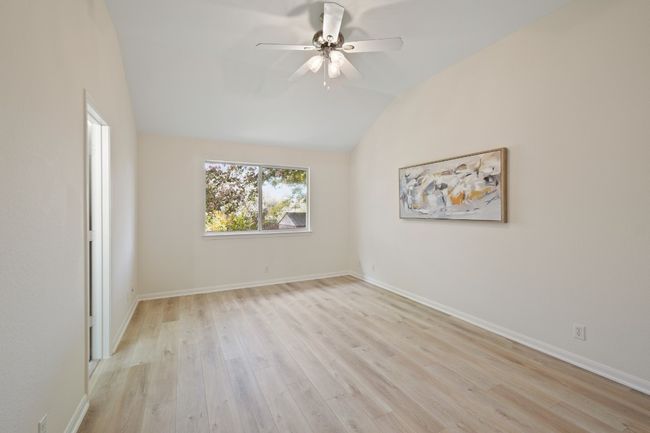 Big picture window to the cute backyard! | Image 11
