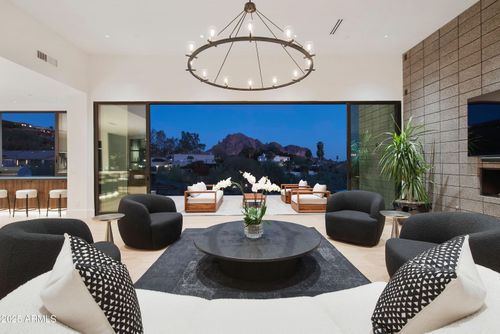 4117 E Keim Dr, Paradise Valley, AZ, 85253-3926 | Card Image