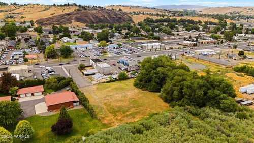 111 E 10th Ave, Selah, WA, 98942-1676 | Card Image
