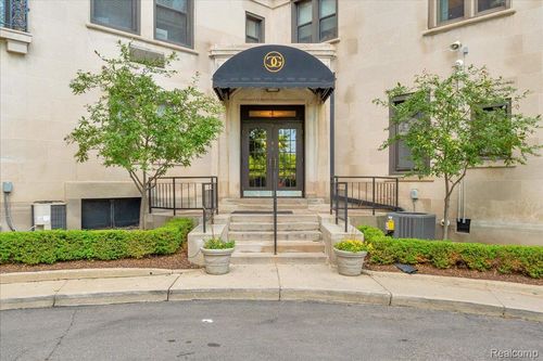 d-301-2900 E Jefferson Avenue, Detroit, MI, 48207 | Card Image