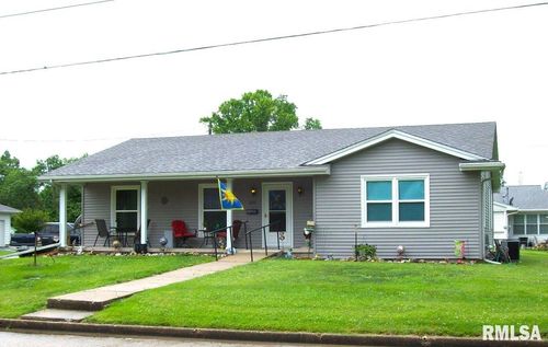 205 N High St, Winchester, IL, 62694-1130 | Card Image