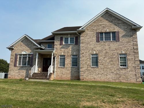 17 Aaron Ct, Bridgewater, NJ, 08807-5681 | Card Image
