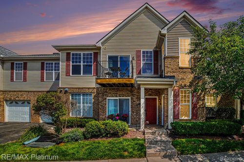 10217 Crossview Trl, Howell, MI, 48855-6327 | Card Image