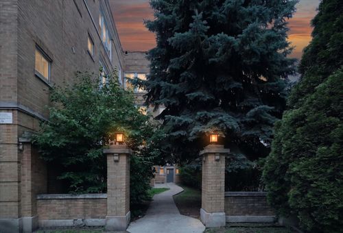 3e-1852 S Central Park Ave, Chicago, IL, 60623-2571 | Card Image