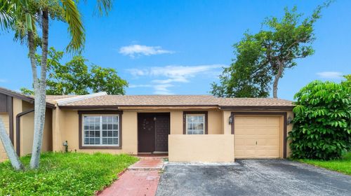 9511 W Heather Ln, Miramar, FL, 33025-2634 | Card Image