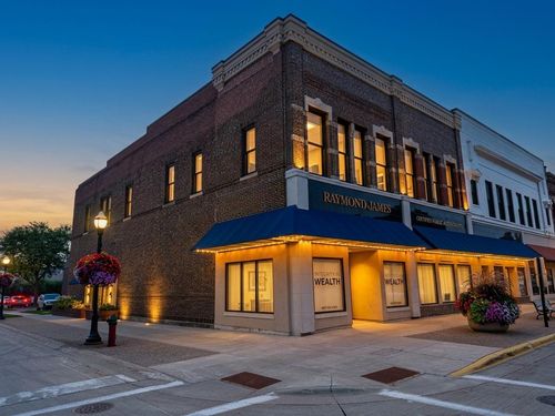 330 N Main Street, Austin, MN, 55912 | Card Image