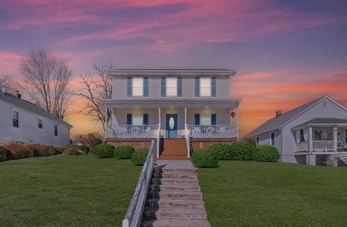 853 Sherwood Ave, Waynesboro, VA, 22980-6058 | Card Image