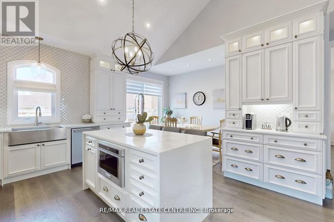 92 Holt Drive, House other with 3 bedrooms, 4 bathrooms and 5 parking in New Tecumseth (Alliston) ON | Image 7