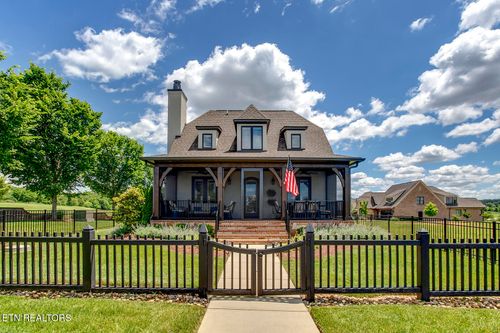 110 E Highlands Cir, Lenoir City, TN, 37772-1543 | Card Image