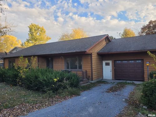 385 W 3rd St, Bonnie, IL, 62816-1035 | Card Image