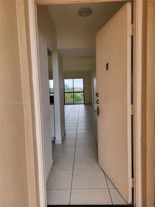 apt-505-10155 Nw 9th Street Cir, Miami, FL, 33172-3204 | Card Image