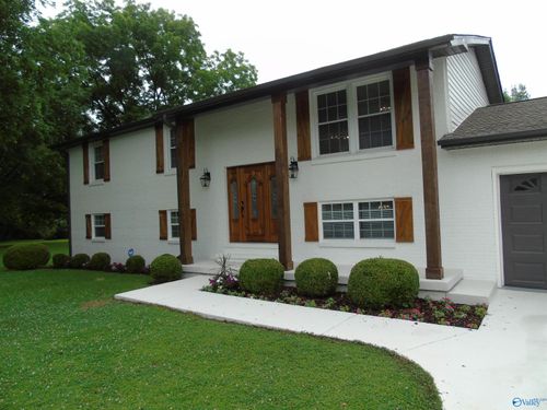 105 Strong Cir Se, Huntsville, AL, 35802-3421 | Card Image