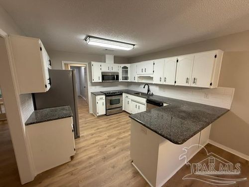 9640 Hummingbird Blvd, Pensacola, FL, 32514-1409 | Card Image
