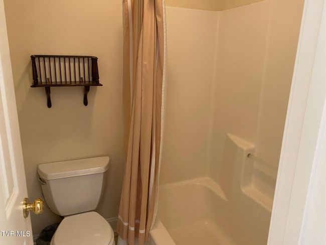 Hall Bath | Image 21
