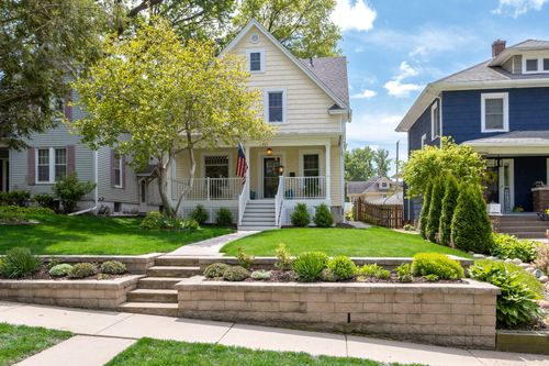 2321 Fulton Ave, Davenport, IA, 52803-3749 | Card Image