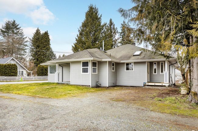 Ranch-style house featuring roof with shingles, dirt driveway, fence, and a front lawn | Image 15
