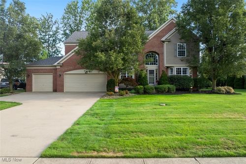 36327 Wendell St, Avon, OH, 44011-4407 | Card Image