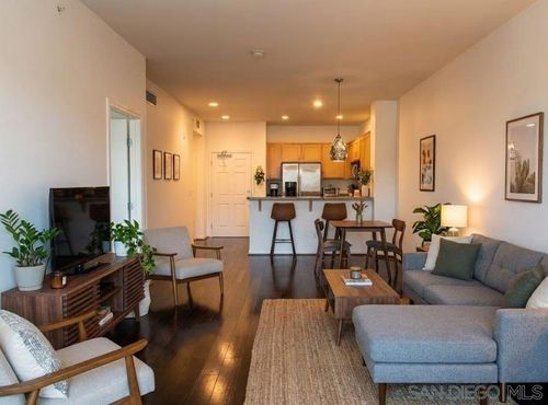 4211-450 J St, San Diego, CA, 92102-4622 | Card Image