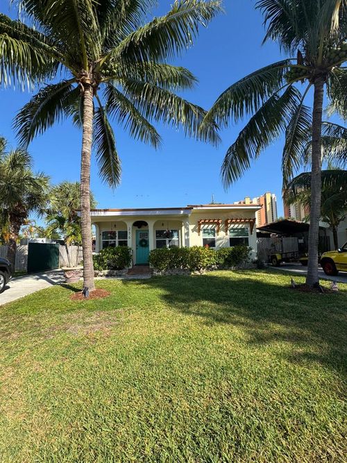 256 E 24th St, Riviera Beach, FL, 33404-4517 | Card Image