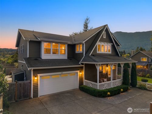 1069 Se 13th Pl, North Bend, WA, 98045-5033 | Card Image