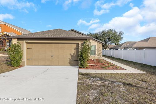 8646 Pinetop Ridge Ln, BROOKSVILLE, FL, 34613-6877 | Card Image