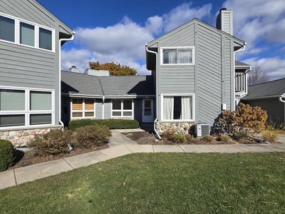 15639 W Brook Drive, Condo with 2 bedrooms, 2 bathrooms and null parking in New Berlin WI | Image 1