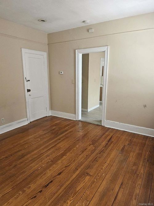 apt-4-556 Broadway, Carle Place, NY, 11514-1761 | Card Image