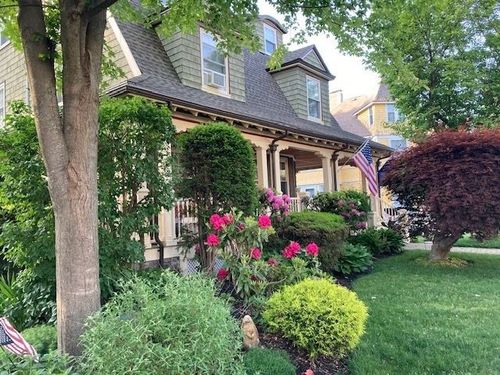 37 Pomfret St, Boston, MA, 02132-1809 | Card Image