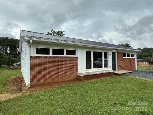 148 Brook Ln, West Jefferson, NC, 28694-7318 | Card Image
