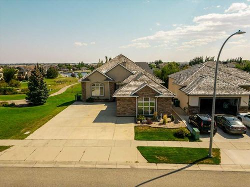 1043 Canyon Boulevard W, Home with 5 bedrooms, 3 bathrooms and 5 parking in Lethbridge AB | Card Image