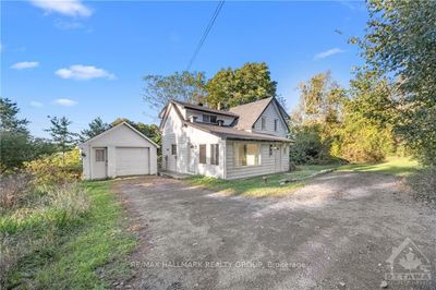 1889 Old Montreal Rd, House other with 3 bedrooms, 1 bathrooms and 4 parking in Cumberland ON | Image 1