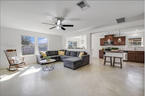 511 Estes Park, Taylor, TX, 76574-3820 | Card Image