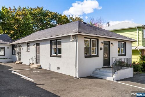 403 B Essex St, Hackensack, NJ, 07601-1264 | Card Image