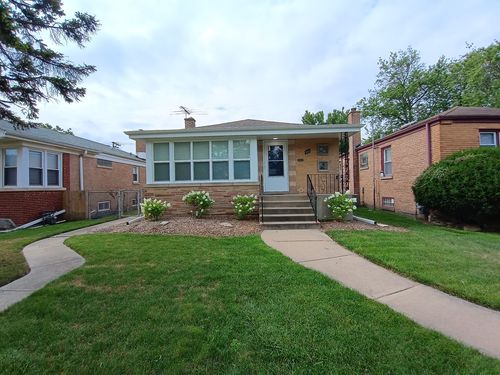 664 W 144th St, Riverdale, IL, 60827-2611 | Card Image