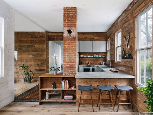 215 Beauregard, San Antonio, TX, 78204-1304 | Card Image