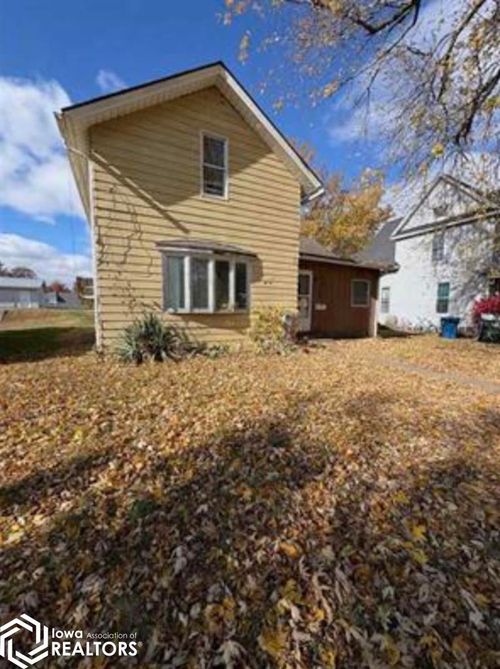 404 Busch St, Muscatine, IA, 52761-2839 | Card Image