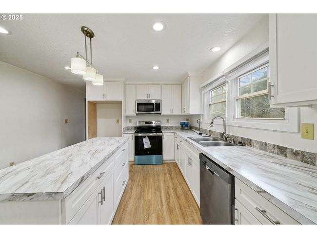 11224 Summit Loop Se, House other with 6 bedrooms, 6 bathrooms and 3 parking in Turner OR | Image 12