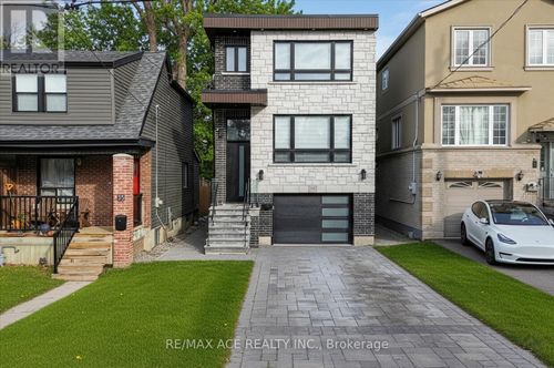 33 August Ave, Scarborough, ON, M1L3M8 | Card Image