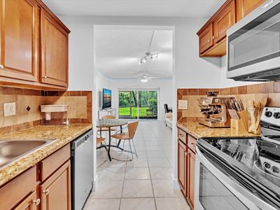 11 - 604 Nw 13th Street, Condo with 2 bedrooms, 2 bathrooms and null parking in Boca Raton FL | Image 2