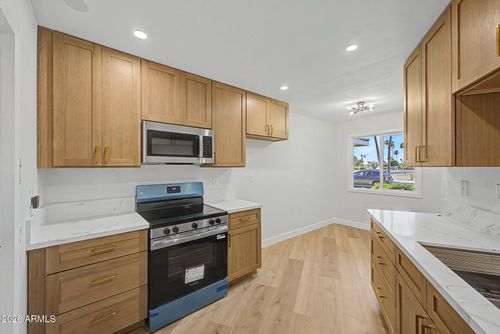 10930 W Topaz Dr, Sun City, AZ, 85351-2560 | Card Image