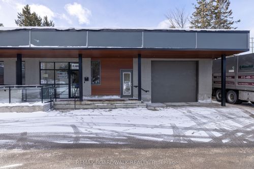 6206 Perth St, Richmond, ON, K0A2Z0 | Card Image