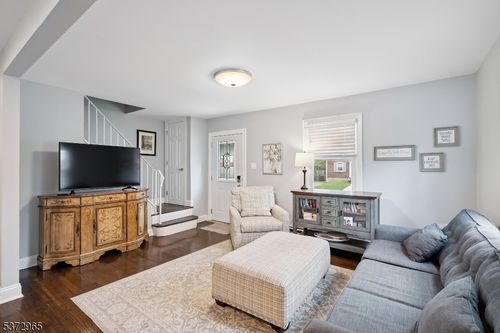 18 Colin Kelly St, Cranford, NJ, 07016-3357 | Card Image