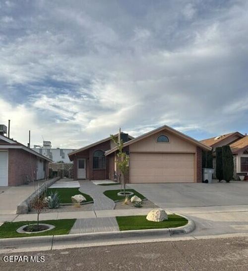 1941 Lyman Dutton Cir, El Paso, TX, 79936-0911 | Card Image