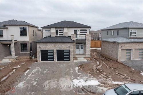 7871 Seabiscuit Dr, Niagara Falls, ON, L2H3T9 | Card Image