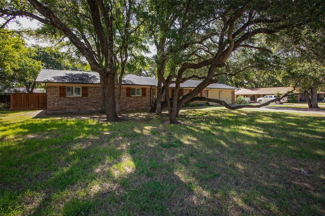 1309 Cliff Dr, House other with 3 bedrooms, 3 bathrooms and null parking in Graham TX | Image 20
